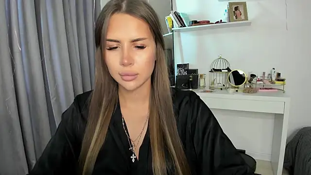 Snapshot of SuraMune chatting on 02.20.25 SuraMune online show from 02.20.25