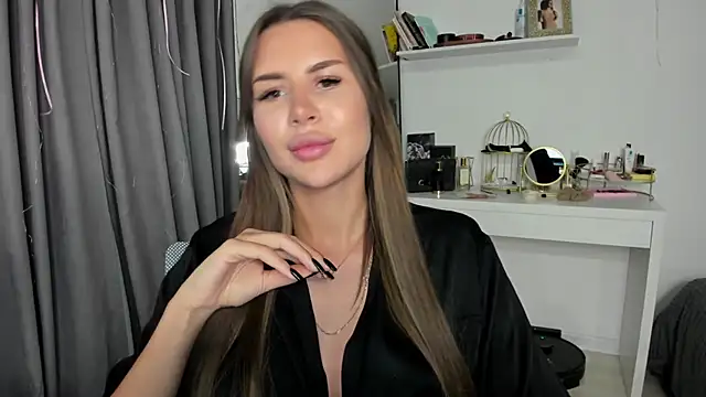 Snapshot of SuraMune chatting on 02.20.25 SuraMune online show from 02.20.25