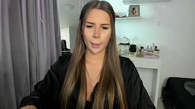 Snapshot of SuraMune chatting on 02.21.25 SuraMune online show from 02.21.25