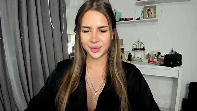 Snapshot of SuraMune chatting on 02.23.25 SuraMune online show from 02.23.25