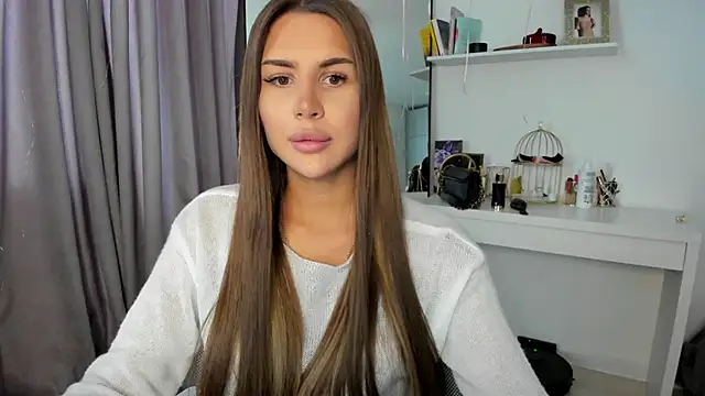 Snapshot of SuraMune chatting on 02.28.25 SuraMune online show from 02.28.25