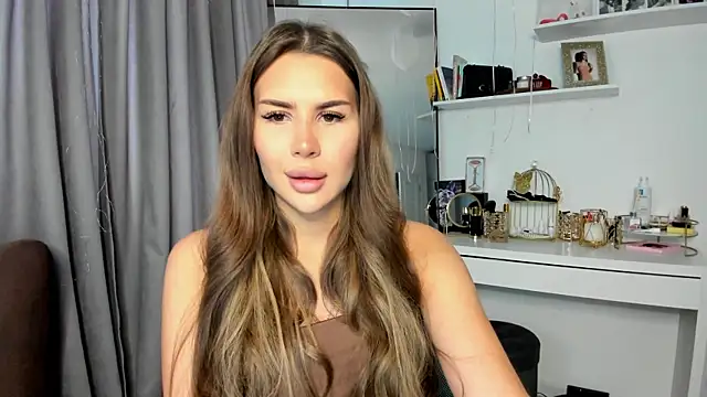 Snapshot of SuraMune chatting on 03.04.25 SuraMune online show from 03.04.25