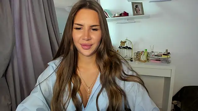 Snapshot of SuraMune chatting on 03.13.25 SuraMune online show from 03.13.25