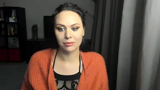 Snapshot of MollyCheiz chatting on 12.10.24 MollyCheiz online show from 12.10.24