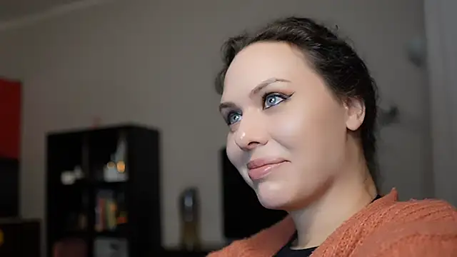 Snapshot of MollyCheiz chatting on 12.10.24 MollyCheiz online show from 12.10.24