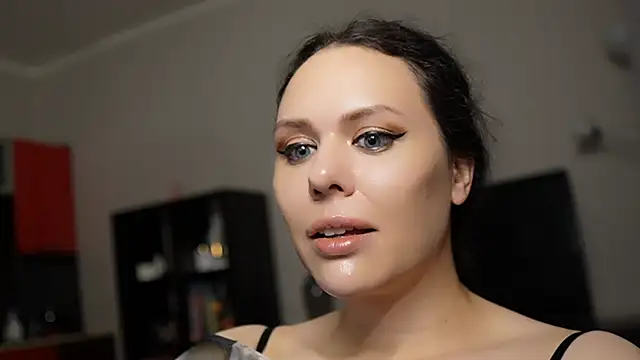 Snapshot of MollyCheiz chatting on 12.12.24 MollyCheiz online show from 12.12.24