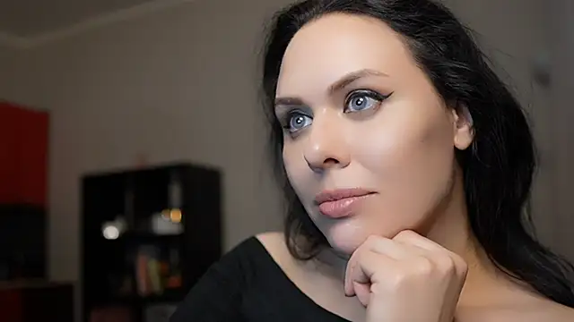 Snapshot of MollyCheiz chatting on 12.21.24 MollyCheiz online show from 12.21.24