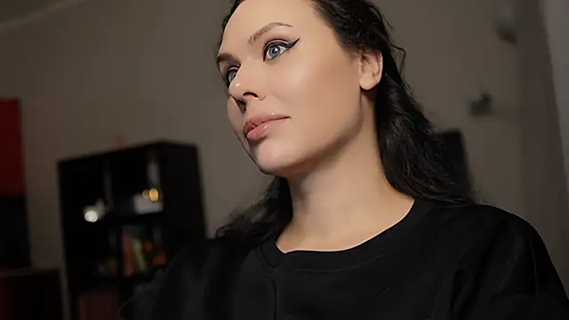 Snapshot of MollyCheiz chatting on 12.21.24 MollyCheiz online show from 12.21.24