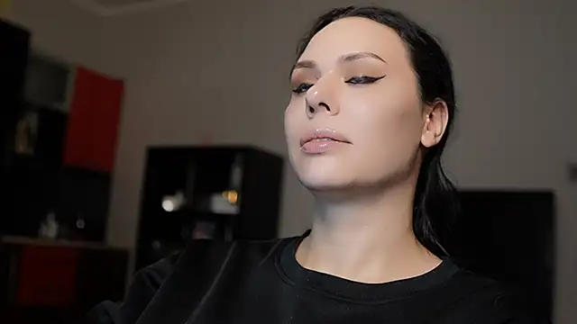 Snapshot of MollyCheiz chatting on 12.23.24 MollyCheiz online show from 12.23.24