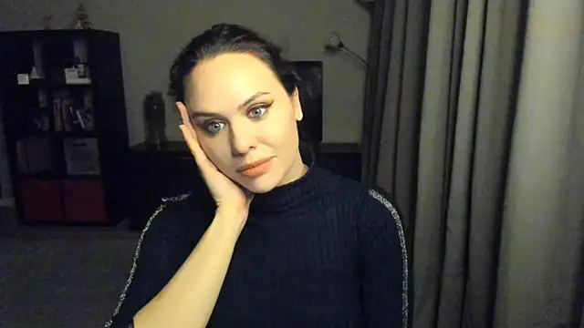 Snapshot of MollyCheiz chatting on 01.10.25 MollyCheiz online show from 01.10.25