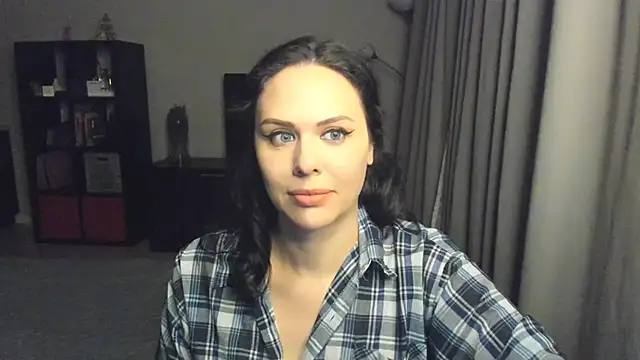 Snapshot of MollyCheiz chatting on 01.17.25 MollyCheiz online show from 01.17.25