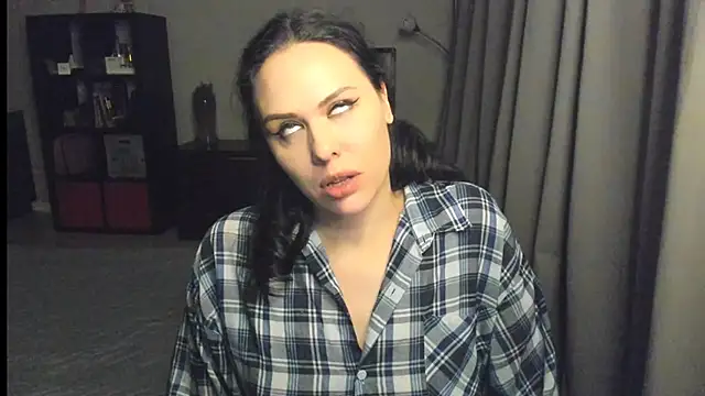 Snapshot of MollyCheiz chatting on 01.17.25 MollyCheiz online show from 01.17.25