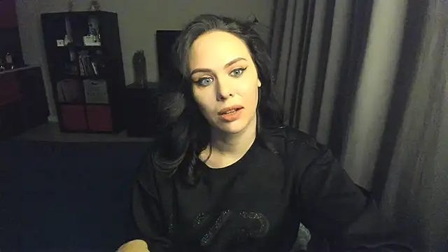 Snapshot of MollyCheiz chatting on 01.22.25 MollyCheiz online show from 01.22.25
