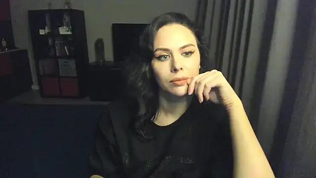 Snapshot of MollyCheiz chatting on 01.22.25 MollyCheiz online show from 01.22.25