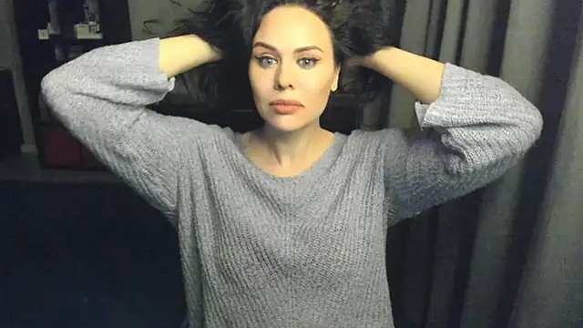 Snapshot of MollyCheiz chatting on 01.30.25 MollyCheiz online show from 01.30.25