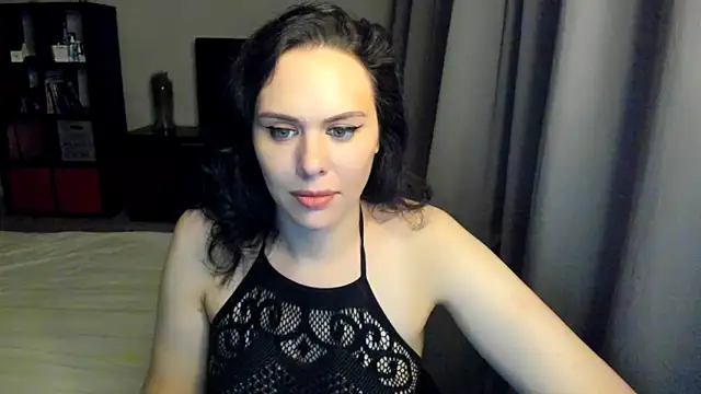 Snapshot of MollyCheiz chatting on 02.05.25 MollyCheiz online show from 02.05.25