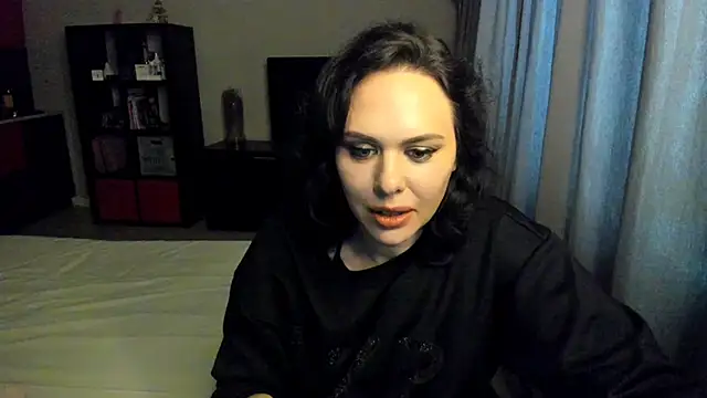 Snapshot of MollyCheiz chatting on 02.19.25 MollyCheiz online show from 02.19.25