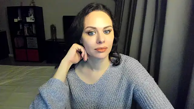 Snapshot of MollyCheiz chatting on 02.19.25 MollyCheiz online show from 02.19.25