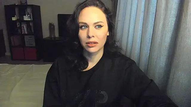 Snapshot of MollyCheiz chatting on 03.05.25 MollyCheiz online show from 03.05.25