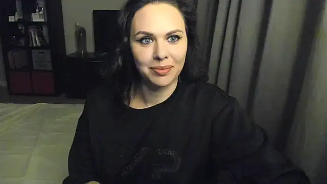 Snapshot of MollyCheiz chatting on 03.09.25 MollyCheiz online show from 03.09.25