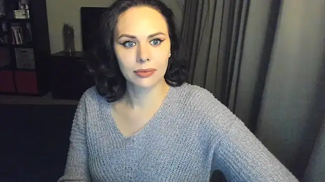 Snapshot of MollyCheiz chatting on 03.18.25 MollyCheiz online show from 03.18.25