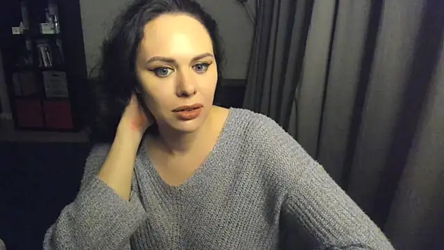 Snapshot of MollyCheiz chatting on 03.19.25 MollyCheiz online show from 03.19.25