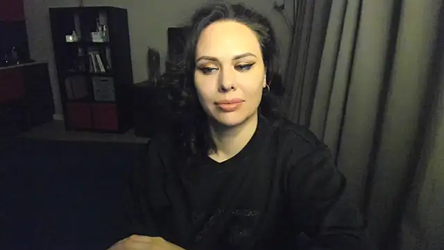 Snapshot of MollyCheiz chatting on 03.22.25 MollyCheiz online show from 03.22.25