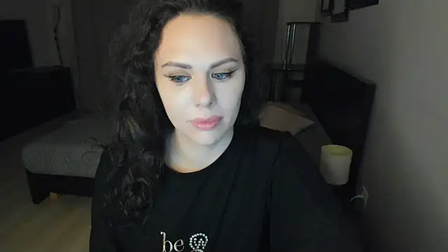 Snapshot of MollyCheiz chatting on 09.08.25 MollyCheiz online show from 09.08.25