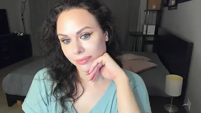 Snapshot of MollyCheiz chatting on 09.10.25 MollyCheiz online show from 09.10.25