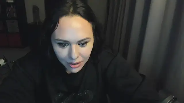 Snapshot of MollyCheiz chatting on 09.15.25 MollyCheiz online show from 09.15.25