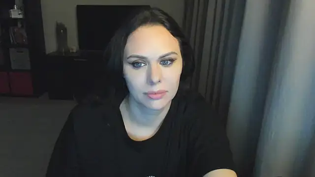 Snapshot of MollyCheiz chatting on 09.17.25 MollyCheiz online show from 09.17.25