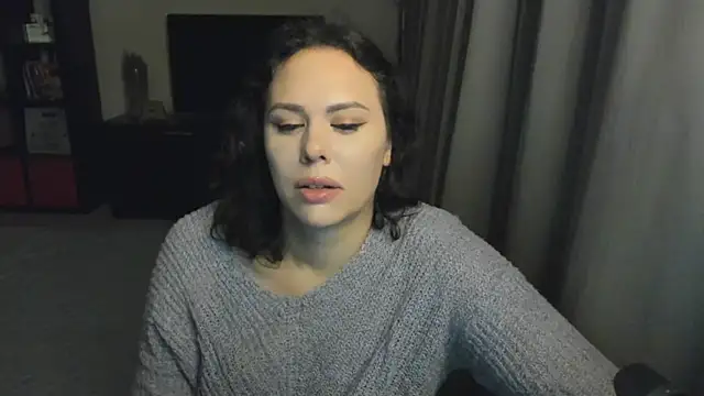 Snapshot of MollyCheiz chatting on 09.22.25 MollyCheiz online show from 09.22.25