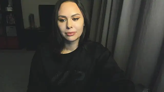 Snapshot of MollyCheiz chatting on 09.24.25 MollyCheiz online show from 09.24.25