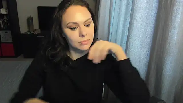 Snapshot of MollyCheiz chatting on 10.21.25 MollyCheiz online show from 10.21.25