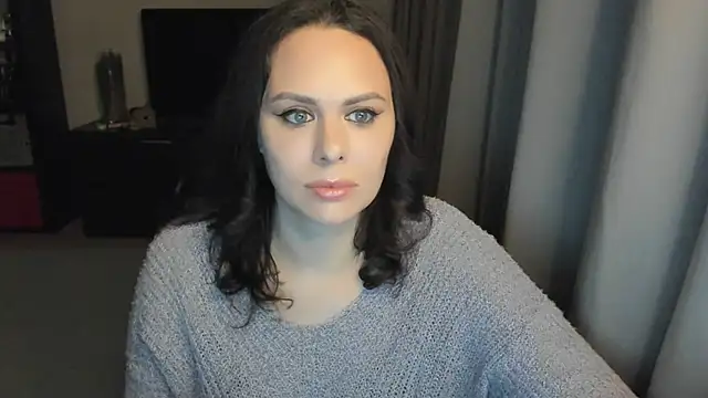 Snapshot of MollyCheiz chatting on 10.26.25 MollyCheiz online show from 10.26.25