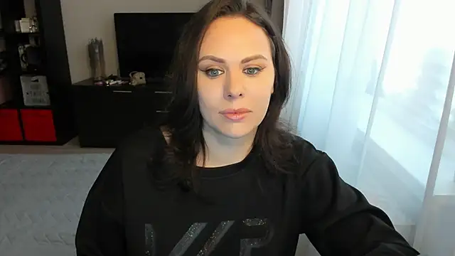 Snapshot of MollyCheiz chatting on 11.04.25 MollyCheiz online show from 11.04.25