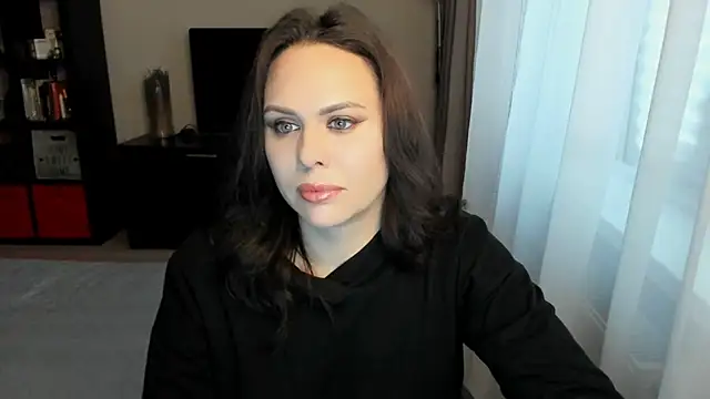 Snapshot of MollyCheiz chatting on 11.09.25 MollyCheiz online show from 11.09.25