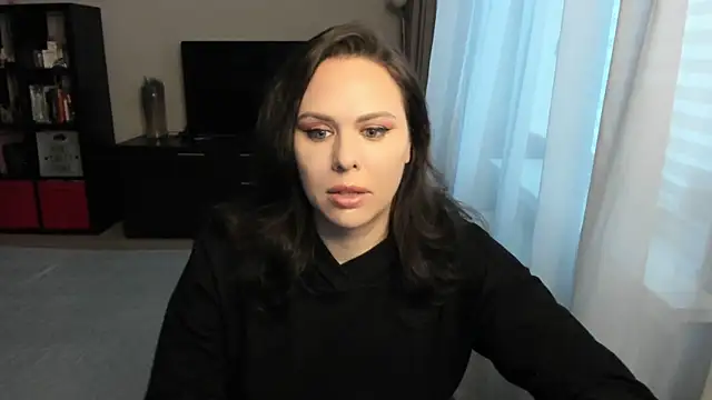 Snapshot of MollyCheiz chatting on 11.11.25 MollyCheiz online show from 11.11.25