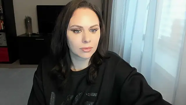 Snapshot of MollyCheiz chatting on 11.13.25 MollyCheiz online show from 11.13.25