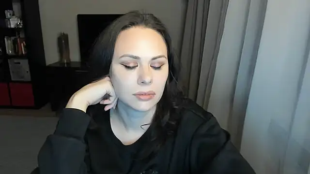 Snapshot of MollyCheiz chatting on 11.22.25 MollyCheiz online show from 11.22.25