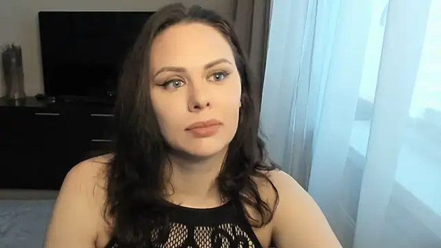 Snapshot of MollyCheiz chatting on 11.23.25 MollyCheiz online show from 11.23.25