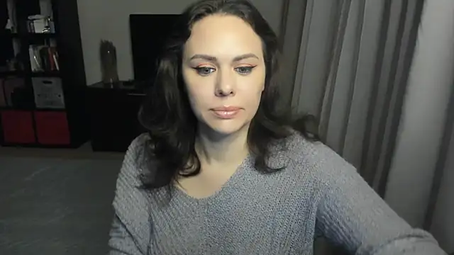 Snapshot of MollyCheiz chatting on 12.05.25 MollyCheiz online show from 12.05.25