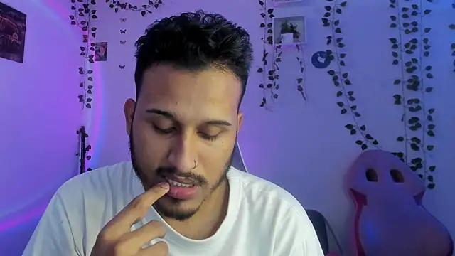 Raf brunette online show from 12.05.24