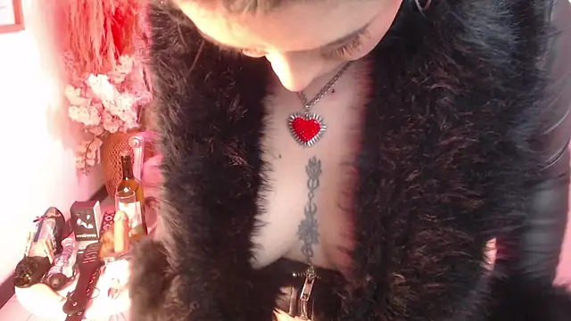 Snapshot of scarleth_blue chatting on 11.15.25 scarleth blue online show from 11.15.25