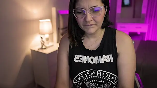 Camilaa bueno online show from 12.15.24