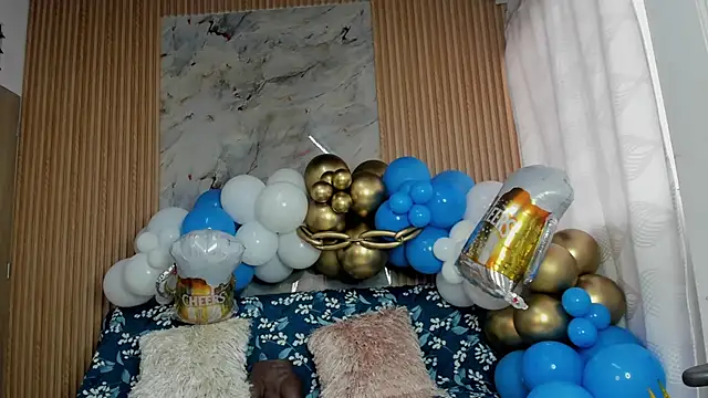 Any topless online show from 10.08.25