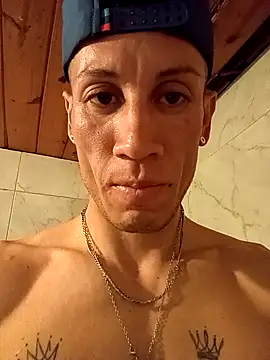 Snapshot of FlacoDani chatting on 10.31.25 FlacoDani online show from 10.31.25