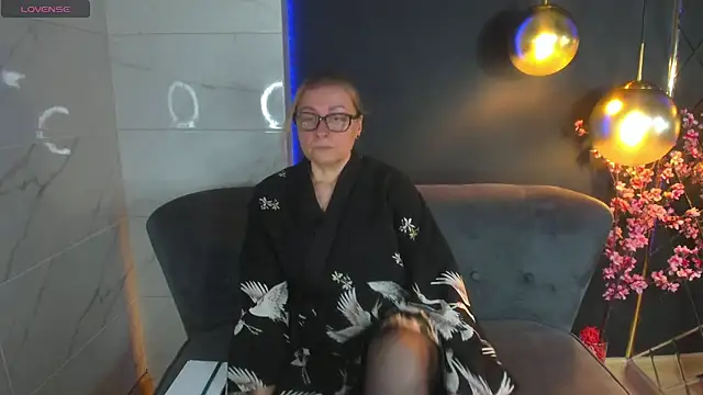 Snapshot of AlexandraKind chatting on 01.30.25 AlexandraKind online show from 01.30.25