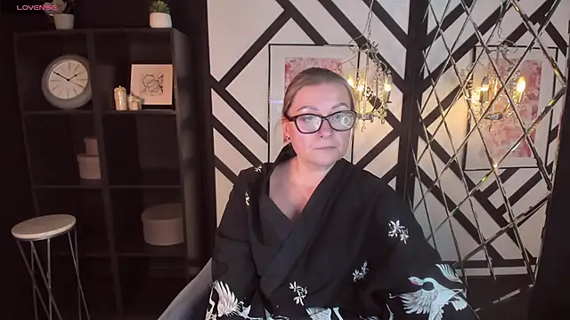 Snapshot of AlexandraKind chatting on 02.06.25 AlexandraKind online show from 02.06.25