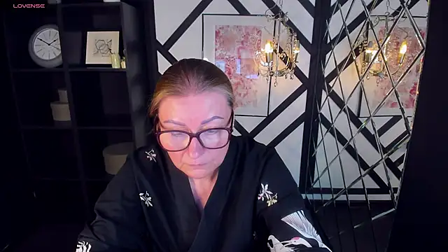 Snapshot of AlexandraKind chatting on 02.08.25 AlexandraKind online show from 02.08.25